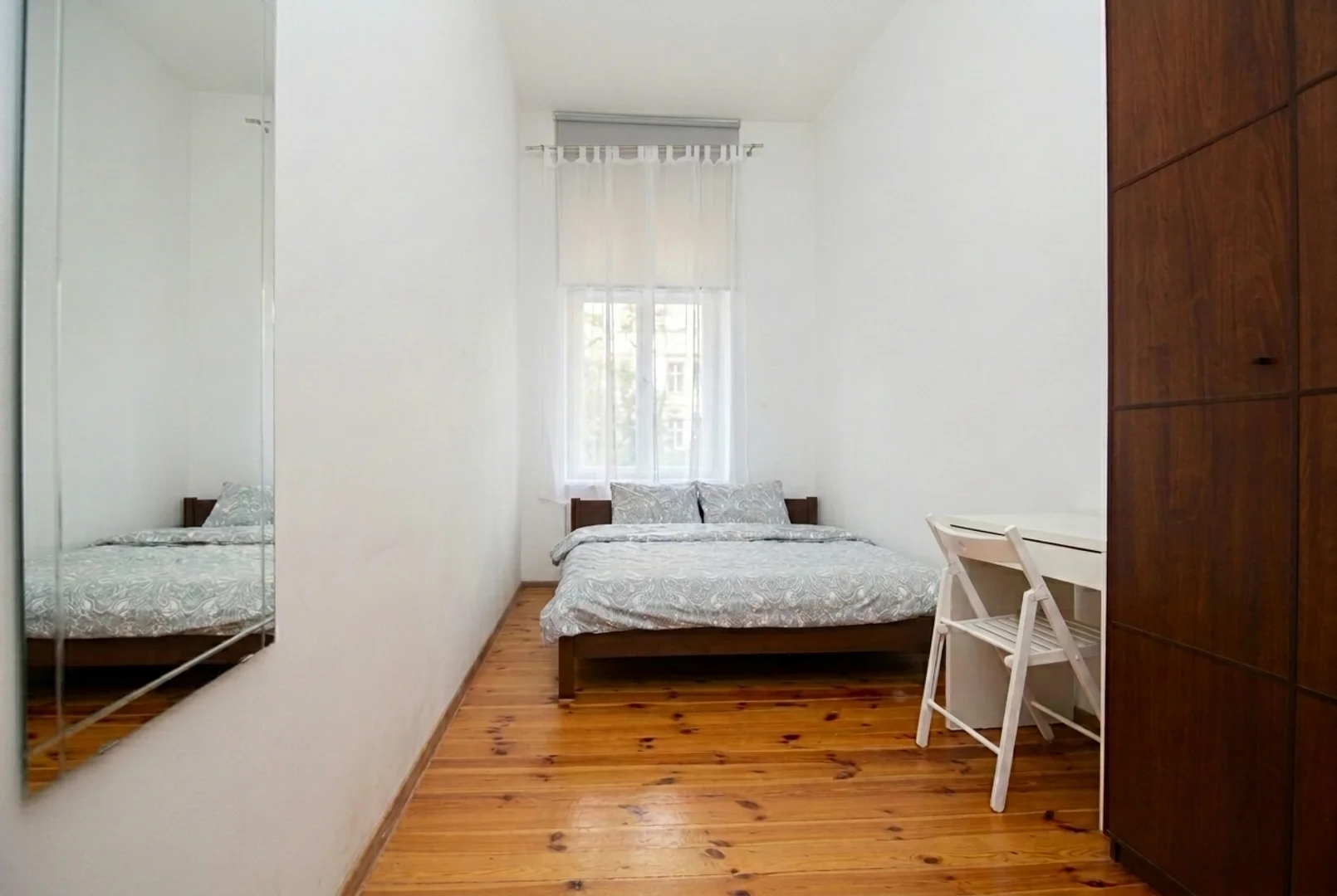 Functional student room perfect for studying in 
