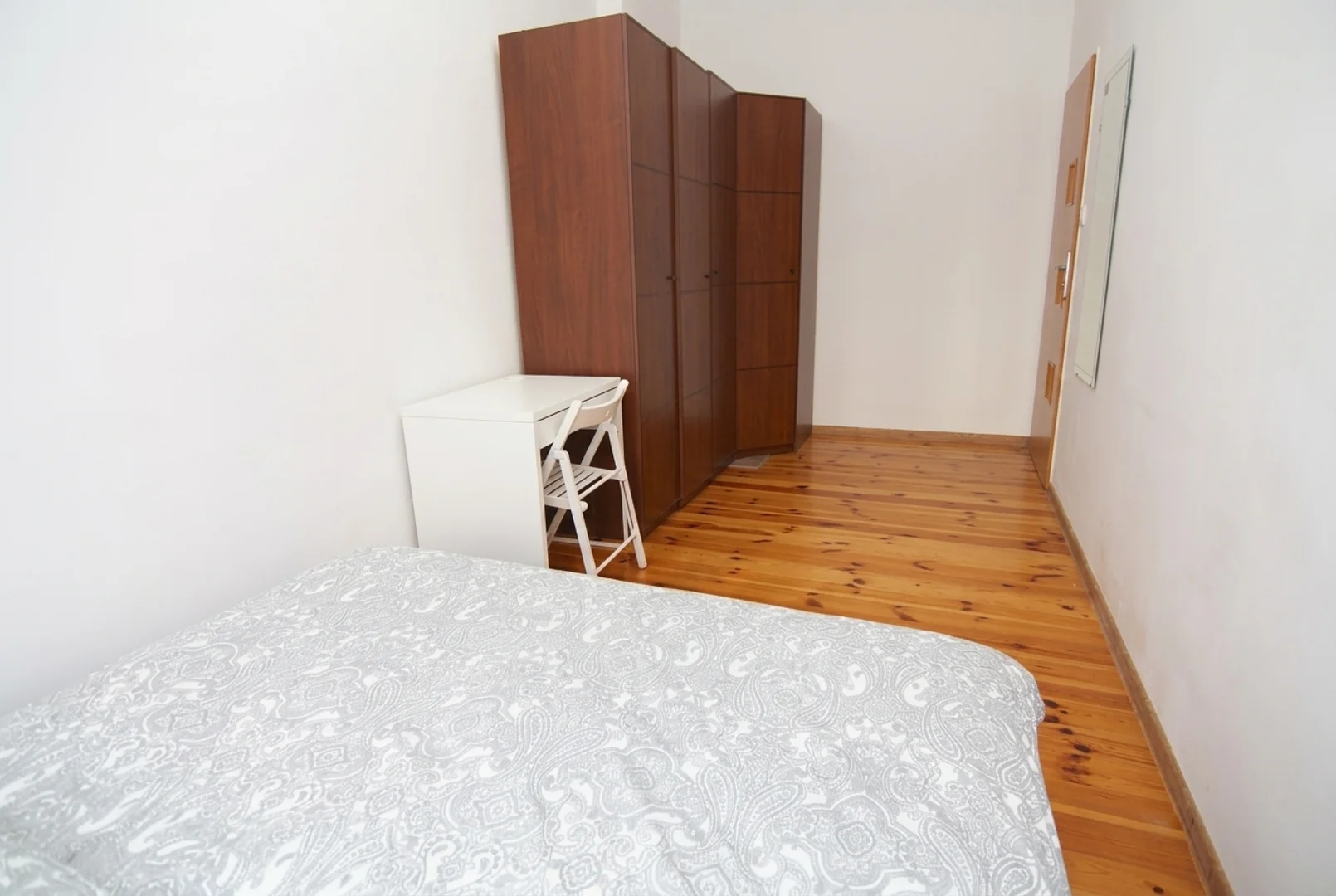 Cozy room for students available in 