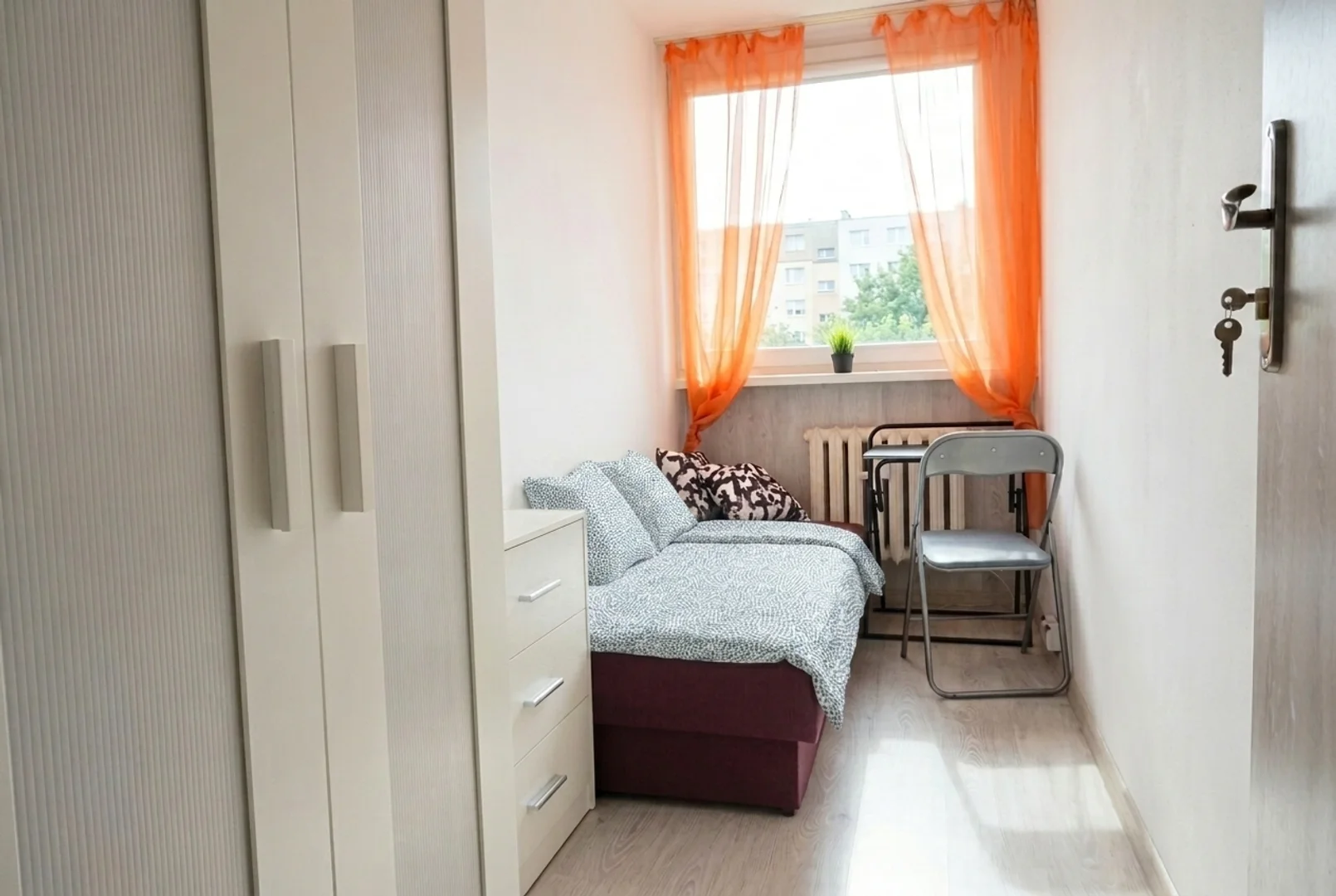 Comfortable and spacious student room in 