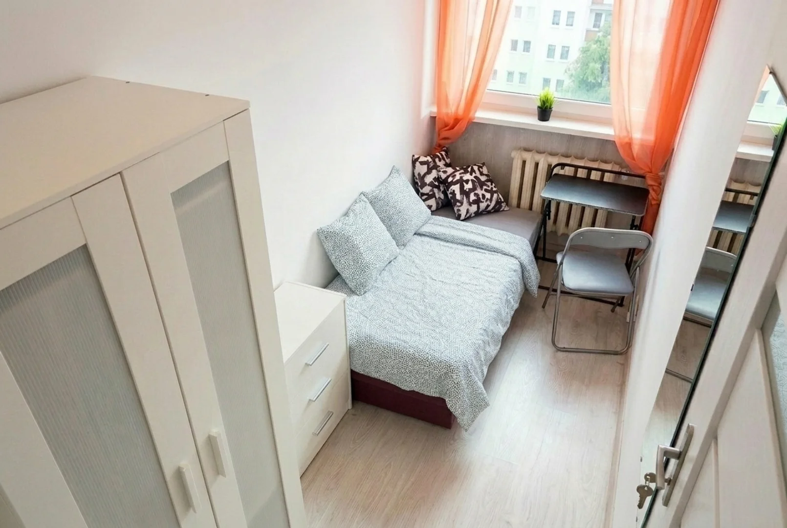 Affordable room for students with ample lighting in 