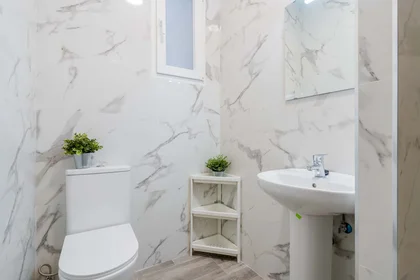 Quarto privado em Carrer d'Honorat Juan, Extramurs, València, Valencia, Spain, imagem 29 de 36