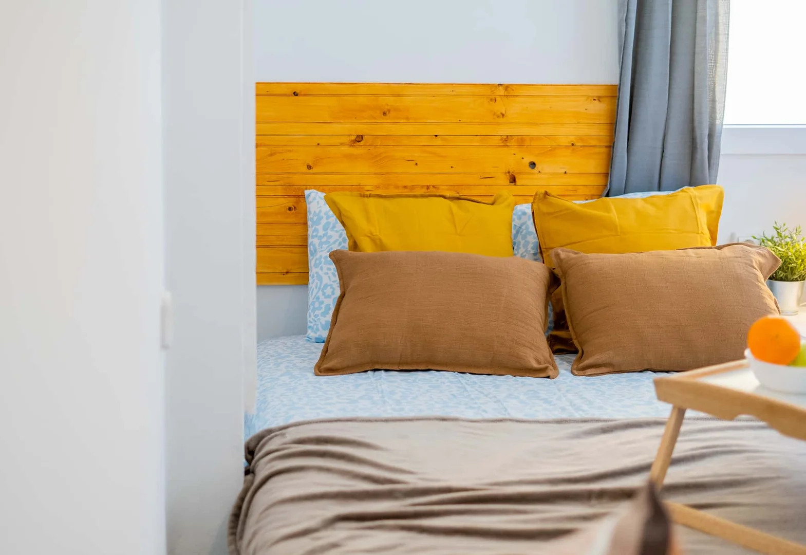 Quarto de estudante confortável e espaçoso em