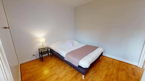 Stanza privata in 7 Av. Auguste Blanqui, 69100 Villeurbanne, France, immagine 2 di 17