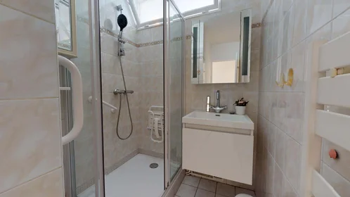 Stanza privata in 7 Av. Auguste Blanqui, 69100 Villeurbanne, France, immagine 12 di 17