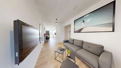 Privatzimmer in der 3 Rue Auguste Renoir, 33400 Talence, France, bild 1 von 10