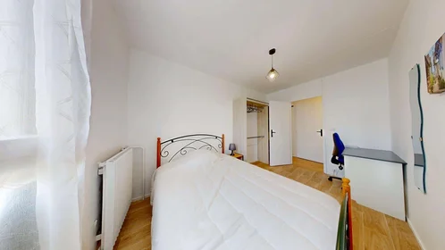 Privatzimmer in der 3 Rue Auguste Renoir, 33400 Talence, France, bild 3 von 17