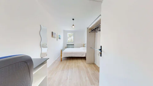 Privatzimmer in der 3 Rue Auguste Renoir, 33400 Talence, France, bild 4 von 17