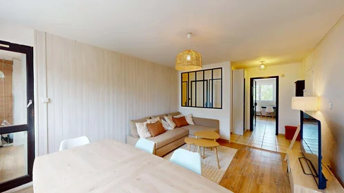 Privatzimmer in der 6 Pl. Beaumarchais, 38130 Échirolles, France, bild 1 von 21