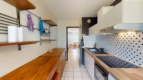Privatzimmer in der 6 Pl. Beaumarchais, 38130 Échirolles, France, bild 14 von 21