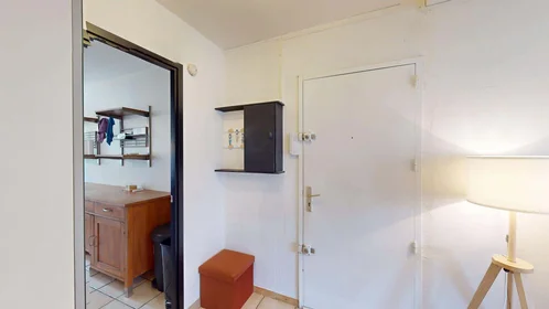 Privatzimmer in der 6 Pl. Beaumarchais, 38130 Échirolles, France, bild 17 von 21