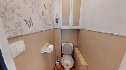 Privatzimmer in der 6 Pl. Beaumarchais, 38130 Échirolles, France, bild 20 von 21