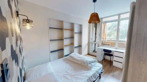 Privatzimmer in der 6 Pl. Beaumarchais, 38130 Échirolles, France, bild 4 von 21