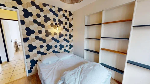 Privatzimmer in der 6 Pl. Beaumarchais, 38130 Échirolles, France, bild 6 von 21