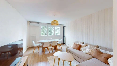 Privatzimmer in der 6 Pl. Beaumarchais, 38130 Échirolles, France, bild 9 von 21