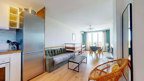Quarto privado em 134 Bd de Roux Prolongé, 13004 Marseille, France, imagem 2 de 13