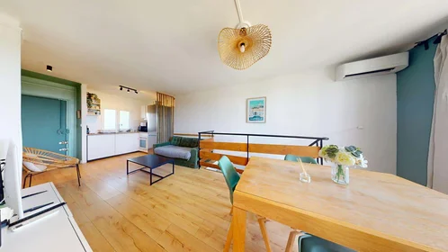 Quarto privado em 134 Bd de Roux Prolongé, 13004 Marseille, France, imagem 6 de 13