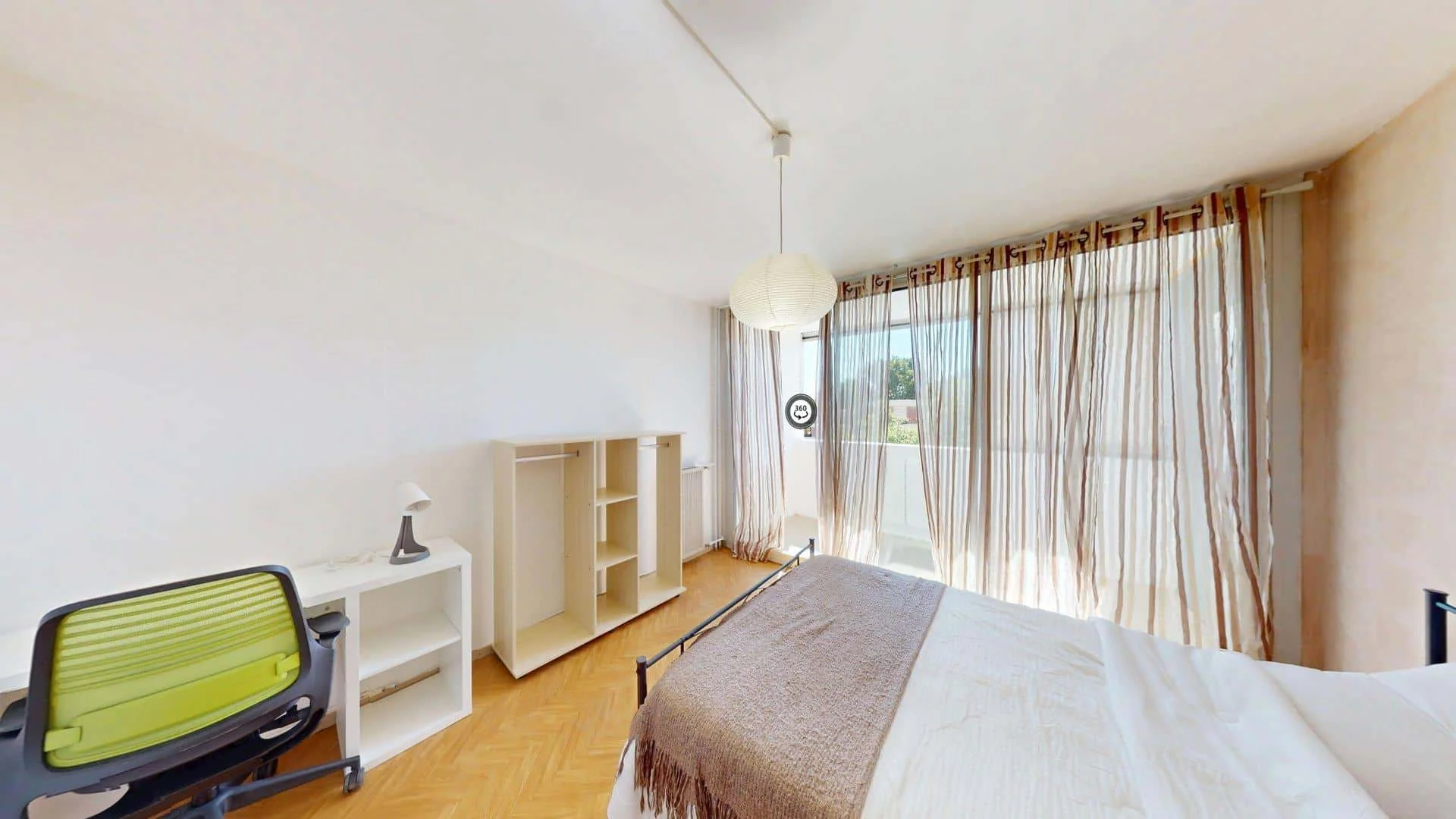 Habitación para estudiantes en  con área de estudio y facilidades compartidas