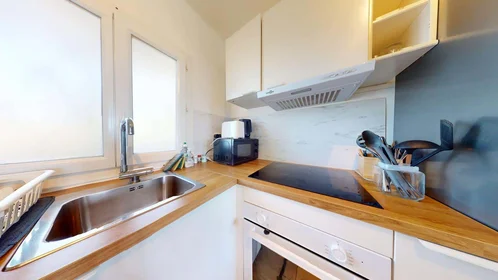 Habitación privada en 134 Bd de Roux Prolongé, 13004 Marseille, France, imagen 11 de 16