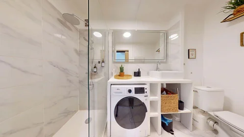 Habitación privada en 134 Bd de Roux Prolongé, 13004 Marseille, France, imagen 13 de 16