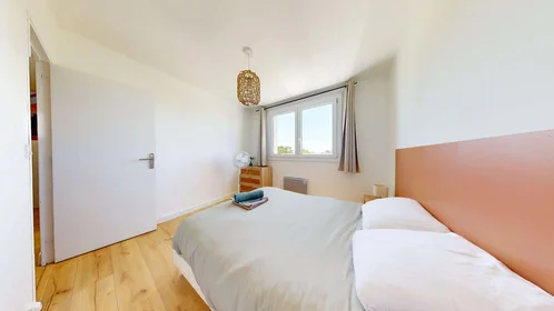 Habitación privada en 134 Bd de Roux Prolongé, 13004 Marseille, France, imagen 3 de 16