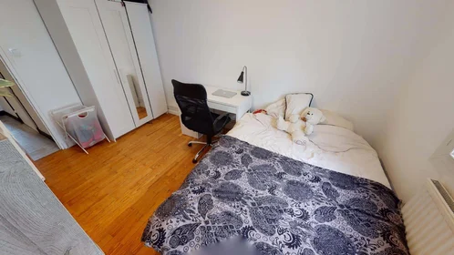 Habitación privada en 35 Bd Joseph Vallier, 38100 Grenoble, France, imagen 2 de 13