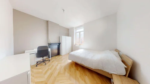 Private room at 11 Rue Auguste Blanqui, 59100 Roubaix, France, image 2 of 19