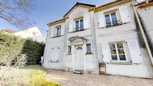 Özel oda konumu 5 Bis All. des Plantes, 95000 Cergy, France, 5 20 görüntüsü