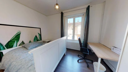 Chambre privée à 7 Rue d'Austerlitz, 59100 Roubaix, France, image 1 de 10