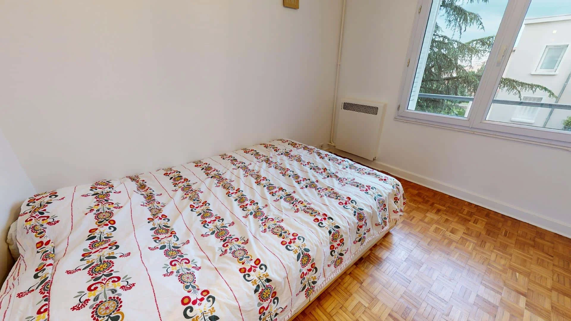 Economical student room with convenient location in 