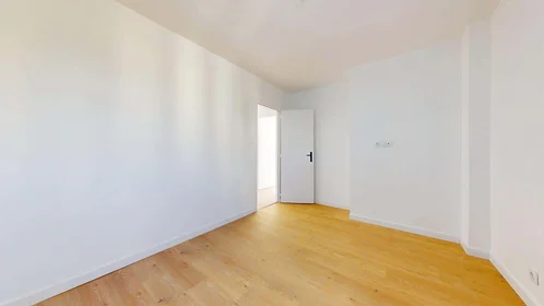 Dairenin tamamı konumu 6 Rue Rabelais, 42000 Saint-Étienne, France, 11 16 görüntüsü