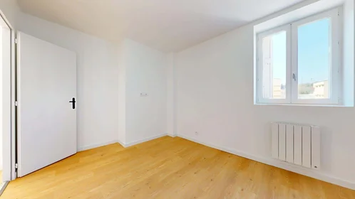 Dairenin tamamı konumu 6 Rue Rabelais, 42000 Saint-Étienne, France, 12 16 görüntüsü