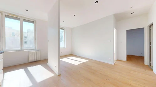 Dairenin tamamı konumu 6 Rue Rabelais, 42000 Saint-Étienne, France, 3 16 görüntüsü