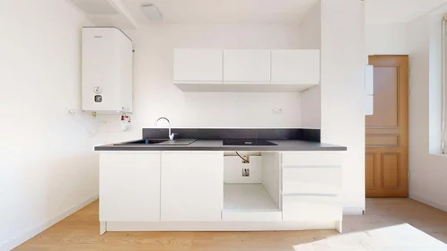 Dairenin tamamı konumu 6 Rue Rabelais, 42000 Saint-Étienne, France, 6 16 görüntüsü