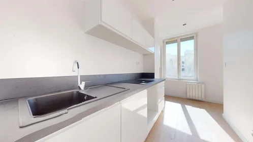 Dairenin tamamı konumu 6 Rue Rabelais, 42000 Saint-Étienne, France, 7 16 görüntüsü