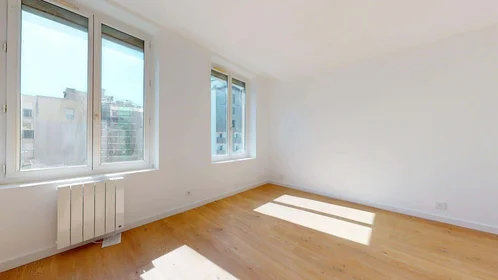 Dairenin tamamı konumu 6 Rue Rabelais, 42000 Saint-Étienne, France, 9 16 görüntüsü