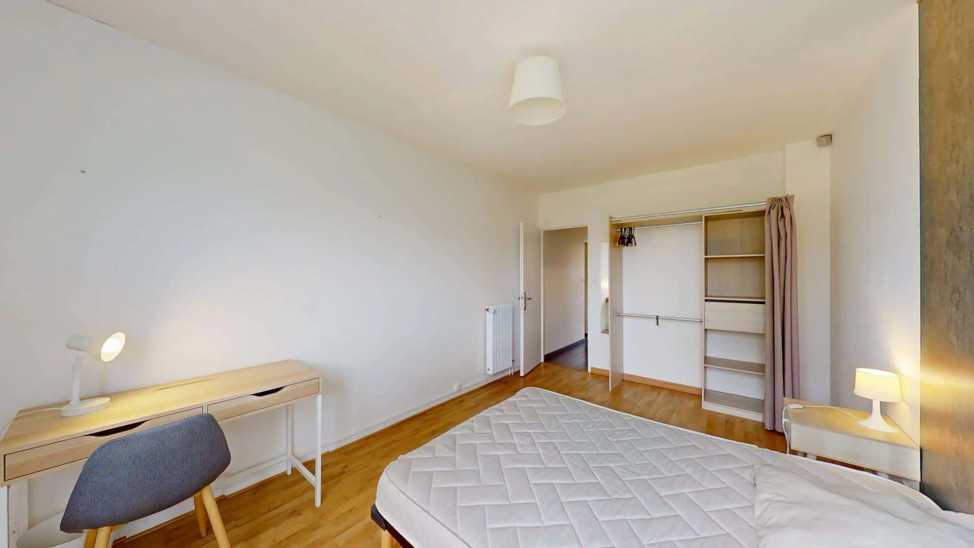 Funktionelles Studentenzimmer perfekt zum Studieren in