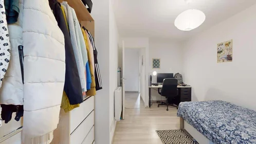 Stanza privata in 7 Imp. Clos Saint-Henri, 84000 Avignon, France, immagine 1 di 10