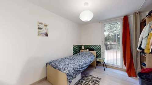 Stanza privata in 7 Imp. Clos Saint-Henri, 84000 Avignon, France, immagine 2 di 21