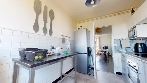 Habitación privada en 23 Rue des Ormeaux, 49100 Angers, France, imagen 12 de 19