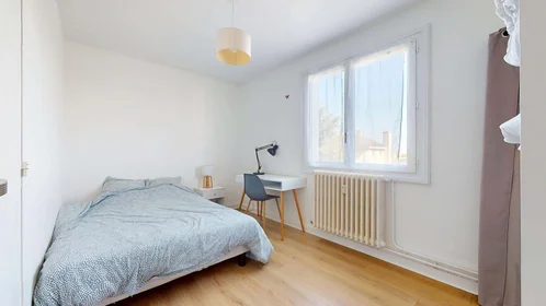 Habitación privada en 23 Rue des Ormeaux, 49100 Angers, France, imagen 5 de 19