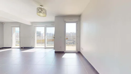 Gesamte Unterkunft in der 5 Rue Louise Michel, 38100 Grenoble, France, bild 7 von 25