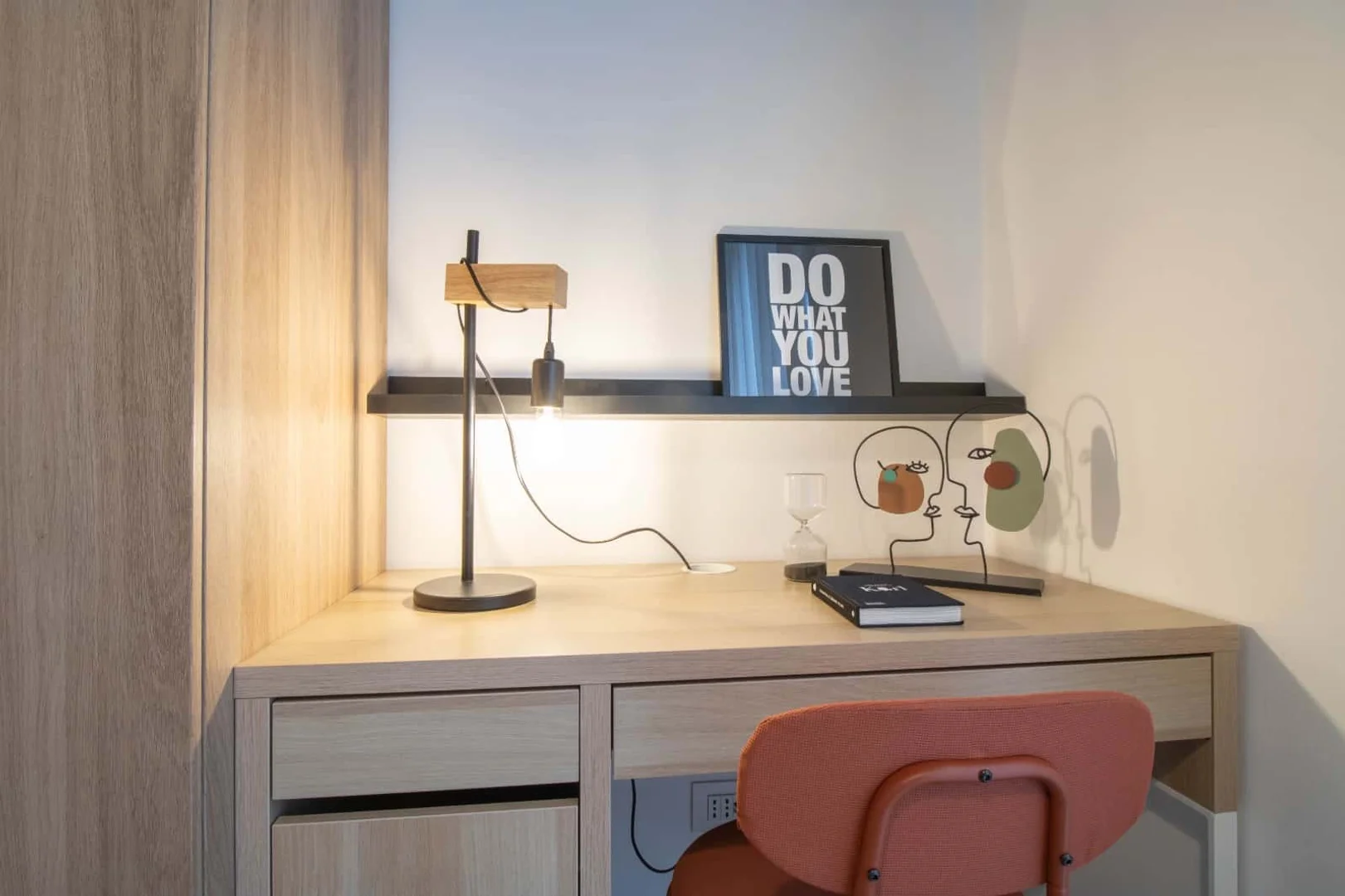 Bright and airy student room with easy university access in 