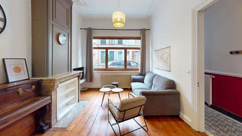 Chambre privée à 66 Rue du Trichon, 59100 Roubaix, France, image 1 de 27