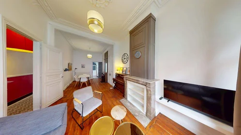 Chambre privée à 66 Rue du Trichon, 59100 Roubaix, France, image 13 de 27