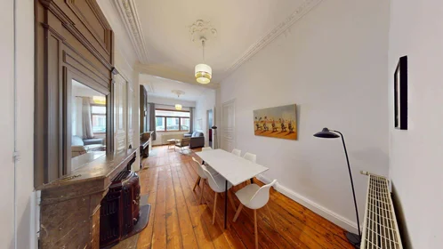 Chambre privée à 66 Rue du Trichon, 59100 Roubaix, France, image 14 de 27