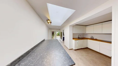 Chambre privée à 66 Rue du Trichon, 59100 Roubaix, France, image 19 de 27