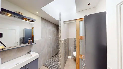 Chambre privée à 66 Rue du Trichon, 59100 Roubaix, France, image 23 de 27