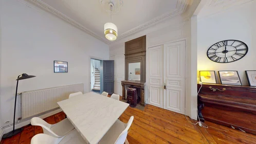 Chambre privée à 66 Rue du Trichon, 59100 Roubaix, France, image 11 de 26