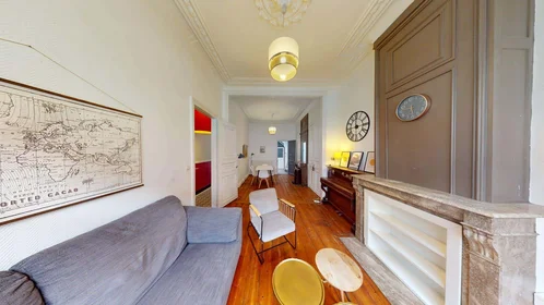Chambre privée à 66 Rue du Trichon, 59100 Roubaix, France, image 14 de 26