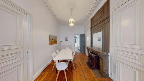 Chambre privée à 66 Rue du Trichon, 59100 Roubaix, France, image 9 de 26
